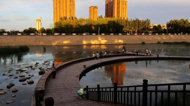 初秋：武威天马湖闲静而热闹