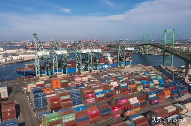 特朗普一刻不想等了！一架专机飞抵北京，这次派的高官，很有讲究