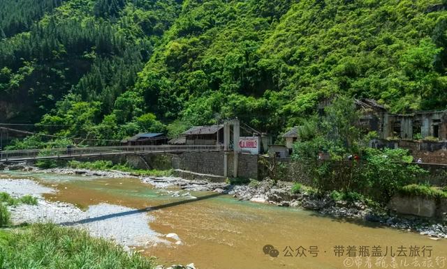 重庆最偏远区县，惨遭两条高铁绕道而过，神秘文化暗藏世界级秘境