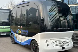 公交车、快递车、零售车……北京亦庄自动驾驶应用场景随处可见图片