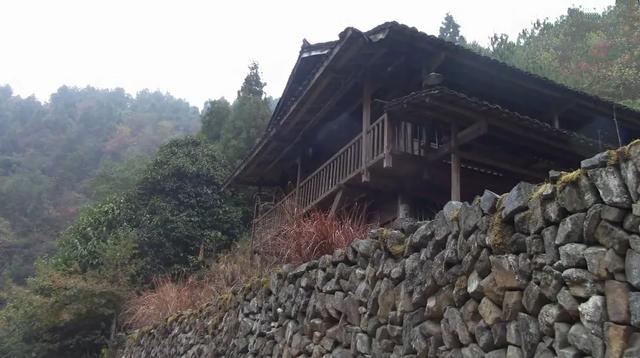 山居这些年,探访过无数苗族村寨,除了羡慕还是羡慕