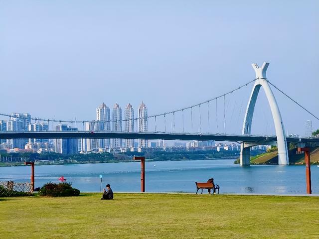 北有青秀山，南有五象岭，如今这里的变化太大了！