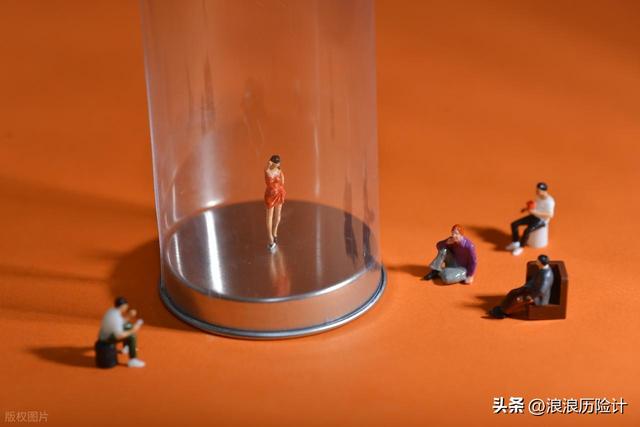 80万奔驰借朋友找对象，8个月后被抵押3万！车主痛哭天天挤公交