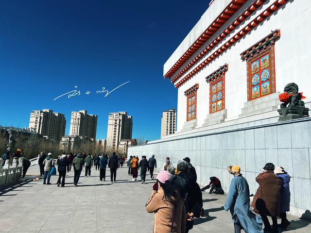 内蒙古有座“世界第一佛塔”?就在呼和浩特,无数游客慕名而来