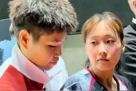 肉丁蔡侑玎的多彩多面 郑思维抱抱肉丁图片