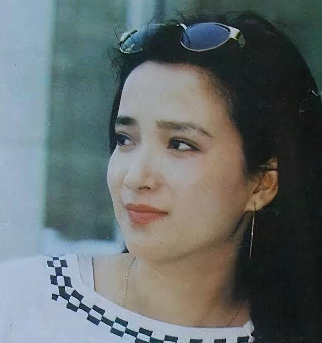 何晴去世30天，儿子许何终于发声，字字催泪	，才知许亚军有多体面