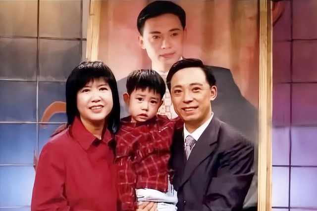 至今未婚未育，身边却有男人陪了近27年！59岁的她才是真人间清醒