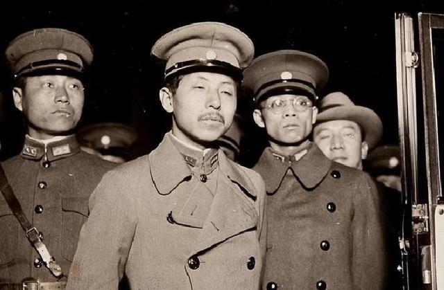 张学良病逝美国，儿子打开他的银行账户	，被里面的余额吓一跳