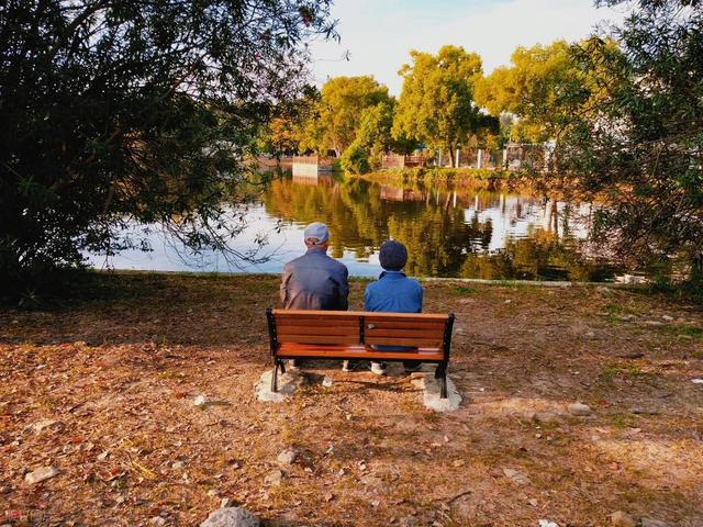 60阿姨掏心窝子：晚年找老伴	，钱和照顾都靠边，最想要的是这桩事