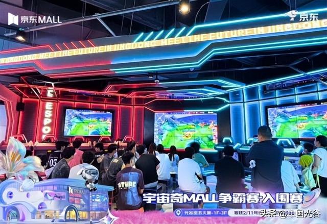 开学季光谷送上大礼包：大学新生免费坐空轨、优惠看武网，还有特色市集、美食福利、数码折扣……包开心的！