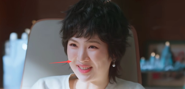 收手吧！资本家的“丑孩子”，笑的比哭还难看，别霍霍观众眼睛了