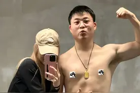 UZI瘦身成功，奥咪咪直言换老公了，网友：谁还记得S2的姿态？图片