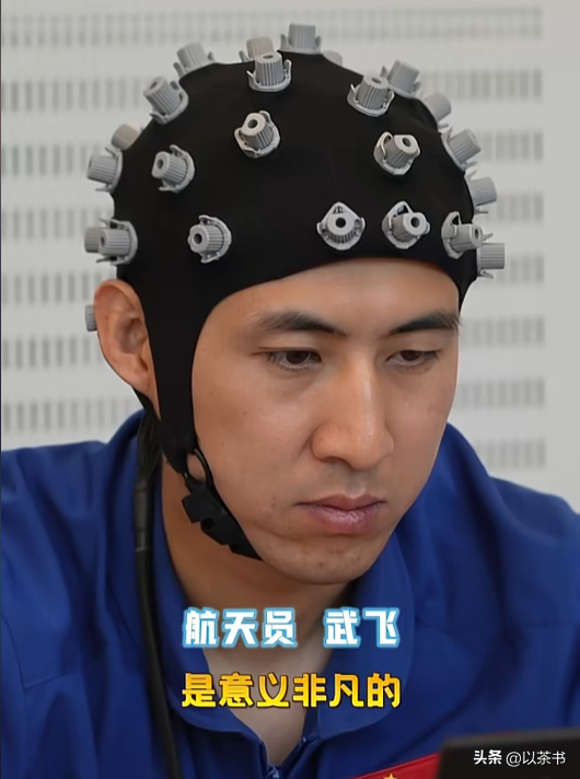 她是宇航员武飞的妻子，画一幅画送丈夫上太空，娶一个贤妻旺三代