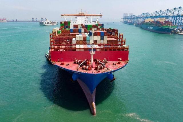 特朗普：中国军队能有今天，全靠美国给的7220亿	，养兵力造军舰