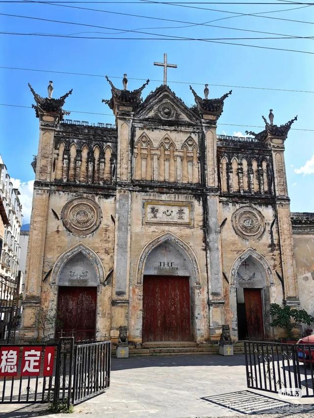 比西昌人少，比昆明更近！高铁直达20℃小众春城，赏花摘果泡温泉！3元草莓吃到撑~