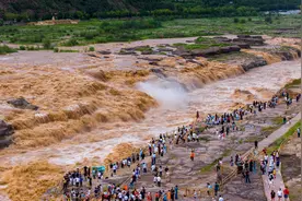陕西延安：壶口瀑布出现水岸齐平景观图片