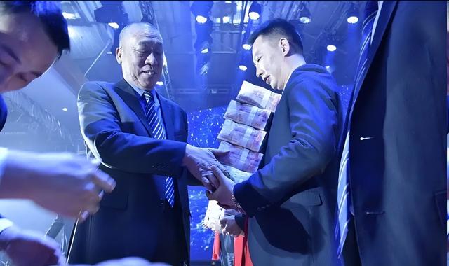 于东来没想到，离过年不到20天	，崔培军因一特殊举动再次口碑暴涨