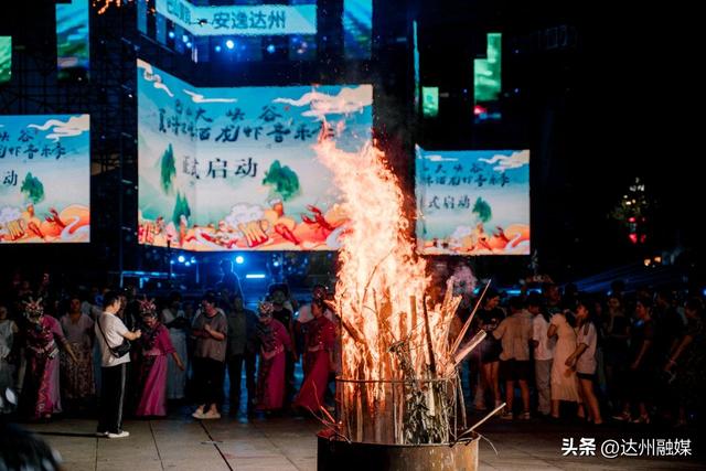 巴山大峡谷夏日清凉啤酒龙虾音乐季隆重开幕