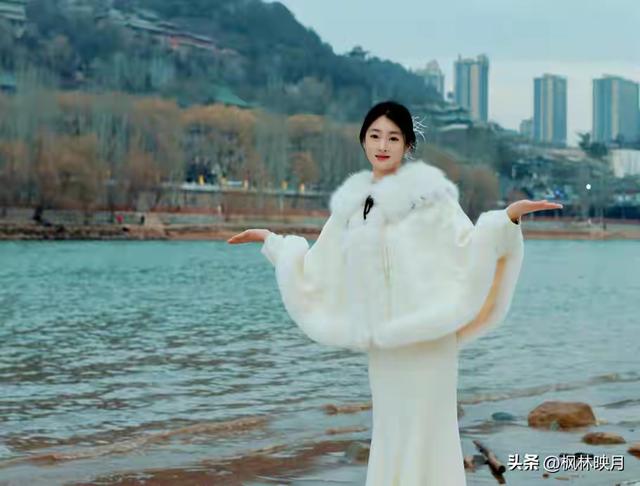 甘肃兰州一校花清雅温婉，堪称金城俏佳人	，美得让人怦然心动