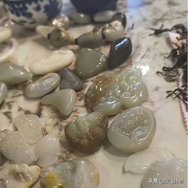 北京肖哥突发去世，年仅45岁	，家里原石成堆开大奔，十几套房出租