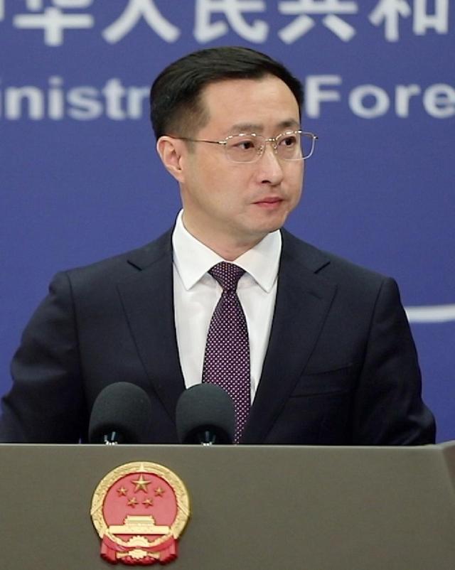 中菲关系质变，马科斯发出新战书，菲外交部反了，直接对华举白旗
