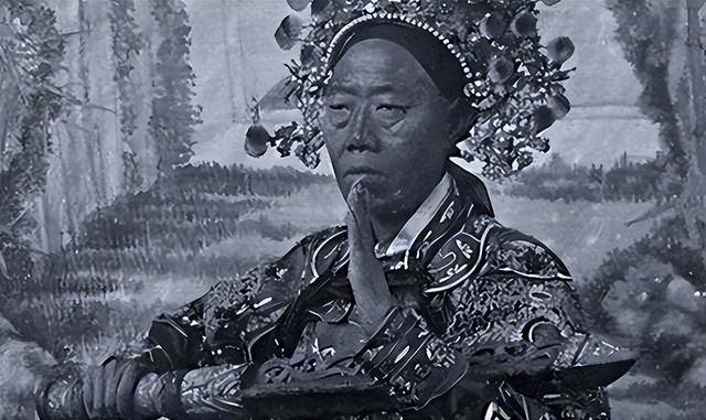 北京挖出大太监李莲英之墓，开棺后，考古人员被吓得浑身发抖