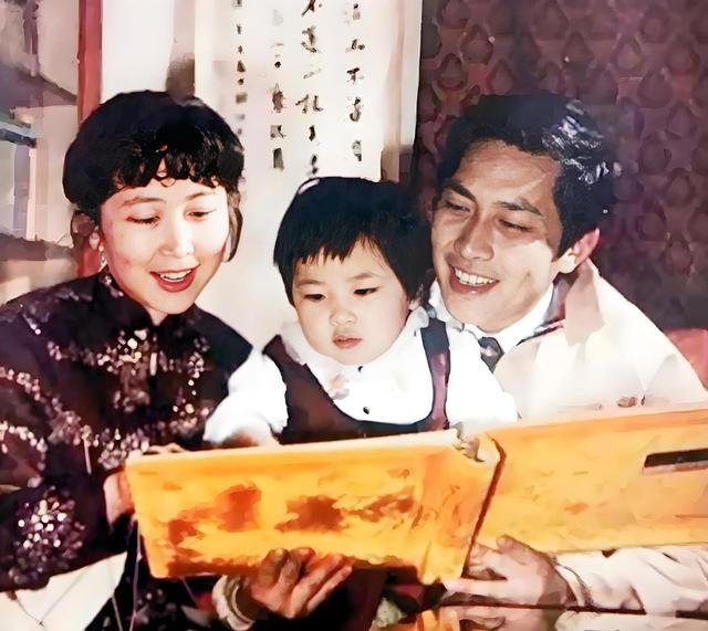 唐国强的“糟心事”：两个儿子都是残疾，难怪他73岁也不敢退休！