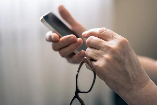 在数字洪流中	，修一座堤坝