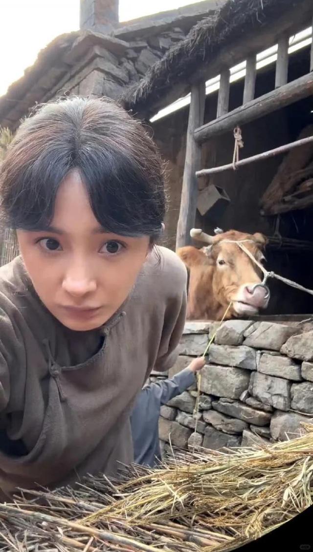 全身8处纹身还演农民？央视《生万物》闭眼选角，张艺谋一语成谶