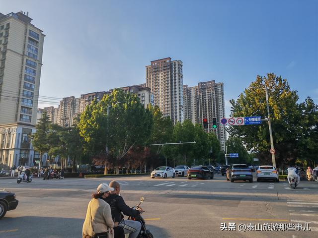 泰安：它是最红火的步行街之一，上榜山东省30大特色商业街