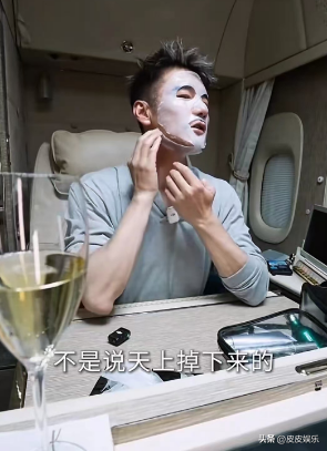 演员亲兄弟，境遇大不相同！弟弟住豪宅，哥哥却在成名后锒铛入狱