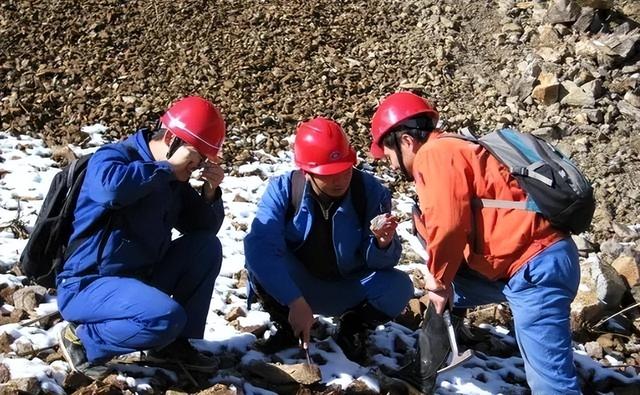 63岁矿老板妻子离世，次年娶38岁模特	，5年过去，如今二人怎样