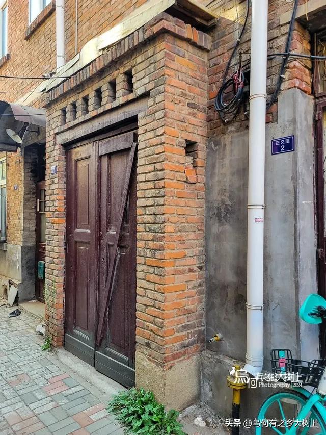 天津银凤里一带，已有百年历史，解放后被冠以正义、民主等名