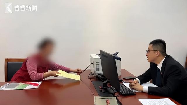 上海阿姨每天躺100万元现金上睡觉，藏着什么秘密？