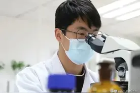 他因十万彩礼跟谈了十年的女友分手，回头却娶了彩礼二十万的女生图片