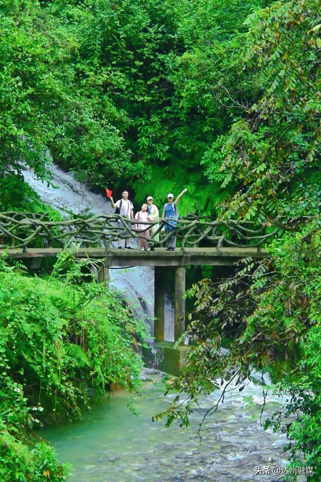 国庆去巴山大峡谷！“千瀑之山” 盛景已至，此刻赏瀑正当时
