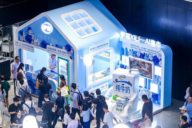 乳业大佬“跨界”AI？伊利WAIC 2025秀出“AI 牛奶”