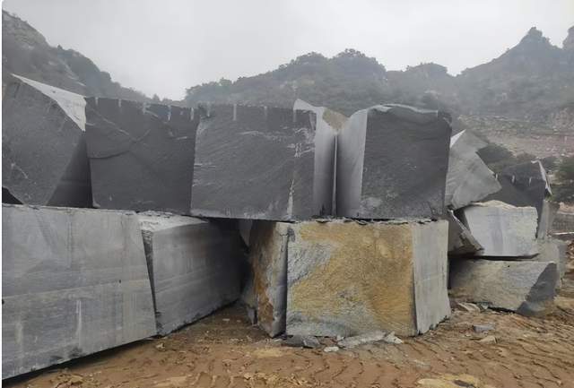 夜里雪石材加工廠家火燒面與光面加工(圖2) 夜里雪石材加工廠家火燒面與光面加工(圖2)