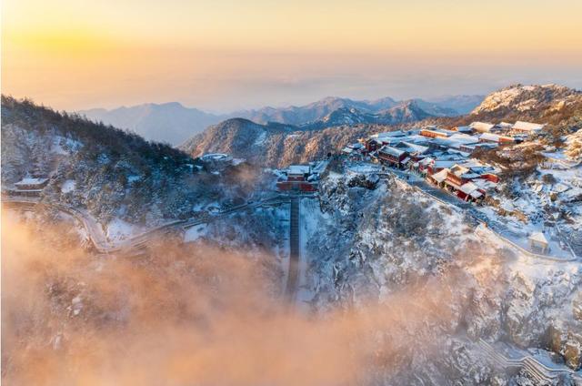 雪后初霁 泰山云海雾凇相映成趣