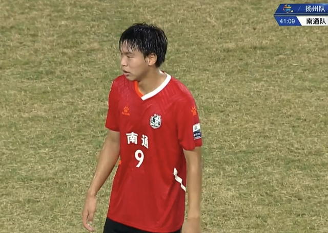 随着南京1-1徐州，无锡0-0，南通10连胜，苏超最新积分：8强定2席