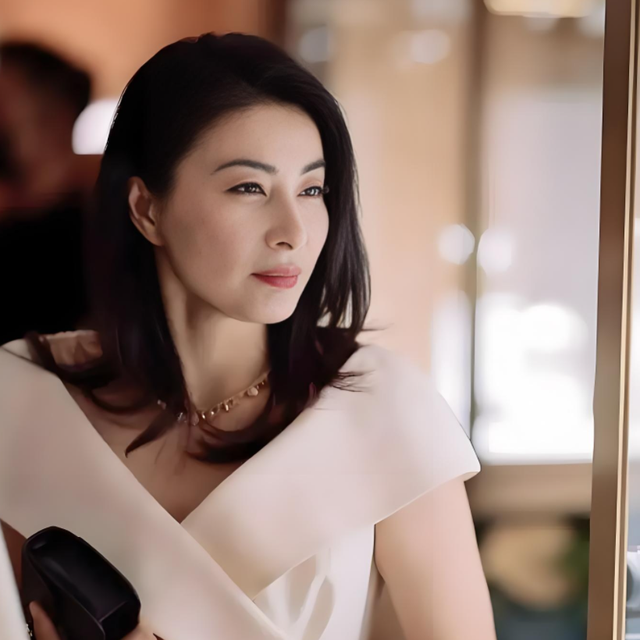 不装了！结婚10年后，章泽天彻底跟刘强东翻脸，郭晶晶当初没说错