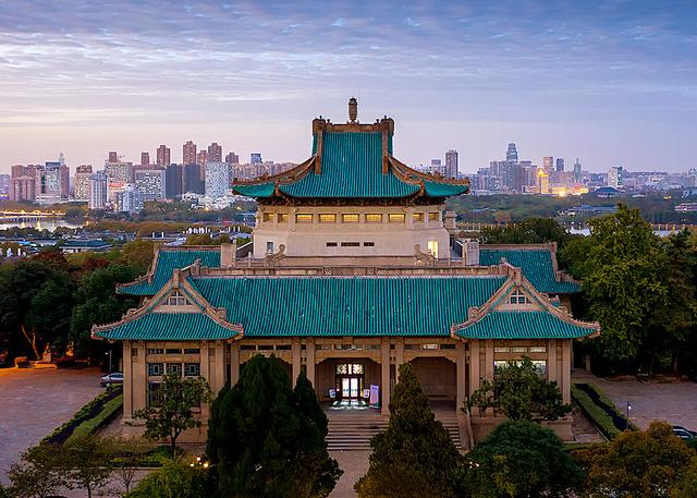 武汉是个怎样独特的城市呢？交通枢纽与人才汇集是武汉的兴城法宝