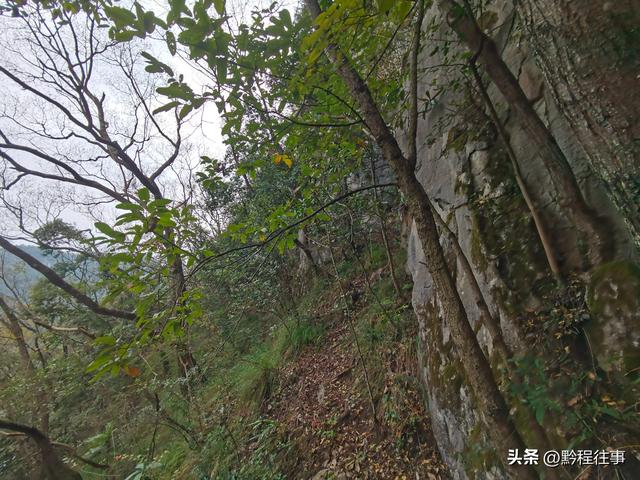 寻找一个最为艰难的躲匪洞，我难到达，土匪也难以到达