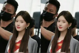赵露思妈妈探班，请剧组人员吃冰粉，一袭玫红色长裙比女儿还会穿图片