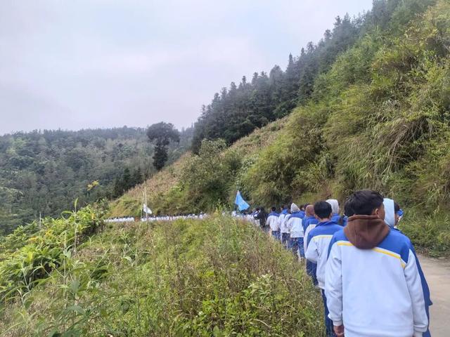 28公里徒步，让青春与红色“双向奔赴”