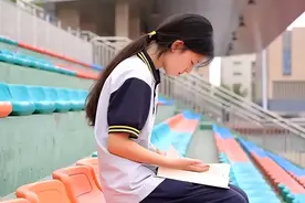 教师王闰秋给姜萍送过零食？这也能举报，师生间就不能有友谊嘛！图片