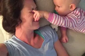 孩子5种手欠行为，是聪明的表现图片