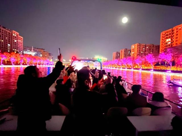 不是游船,是文化方舟!天下收藏&新发展文旅《如意龙湖·船说郑州》