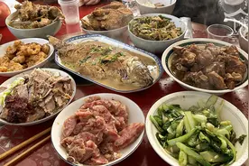 初二回娘家，女婿被“最高礼仪”的宴席接待，亲戚实在，菜更实在图片