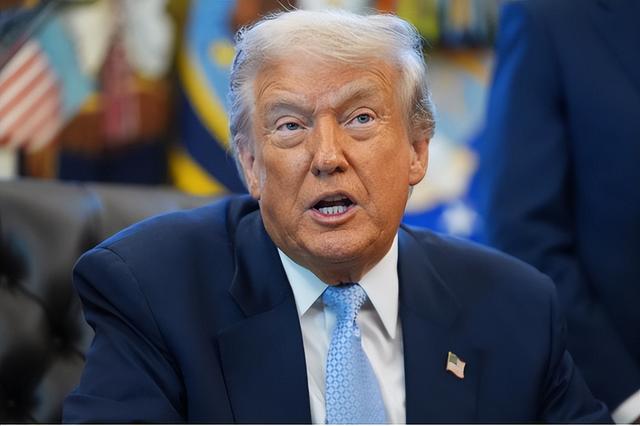 特朗普打出第二张牌，马杜罗压力山大，美军为何不敢直接动手？